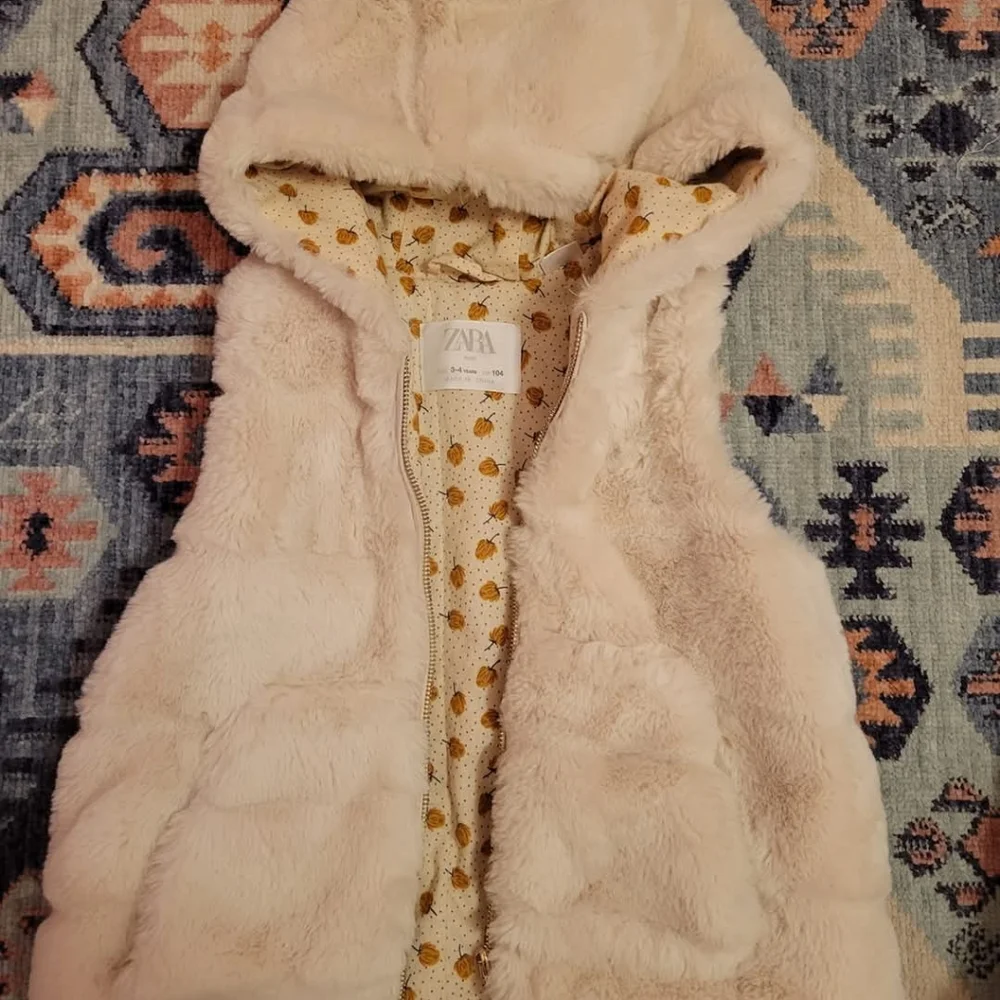 Zara Faux Fur Vest with Hood - Picture 2 of 3